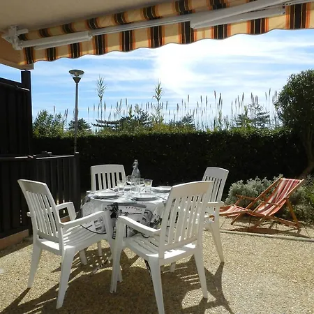 Apartment A Avec Acces Plage, Terrasse Et Parking - Fr-1-251-875