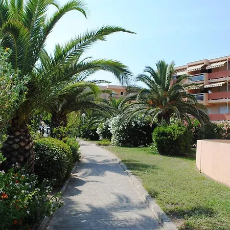 Appartement à Bormes-les-mimosas Avec Accès Plage, Terrasse Et Parking - Fr-1-251-875