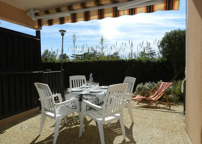 Apartment A Avec Acces Plage, Terrasse Et Parking - Fr-1-251-875