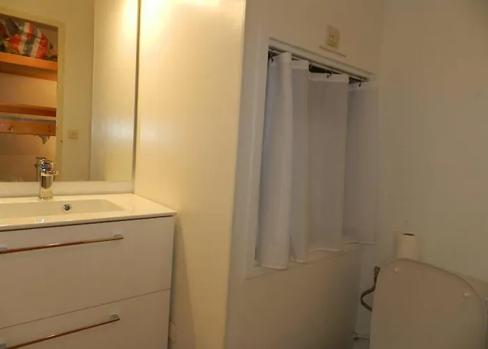 Apartment A Avec Acces Plage, Terrasse Et Parking - Fr-1-251-875 Bormes-les-Mimosas