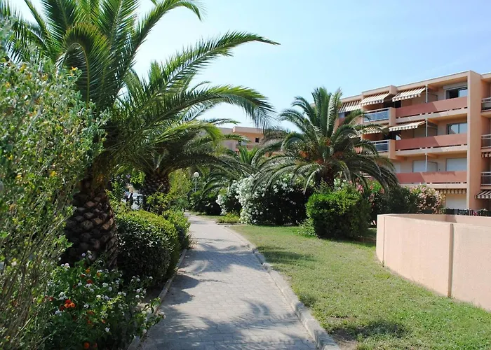 Apartment A Avec Acces Plage, Terrasse Et Parking - Fr-1-251-875